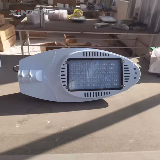 Lampione stradale solare a LED da giardino Xintong IP66 con scatola di cartone 14lm/W a prezzo basso